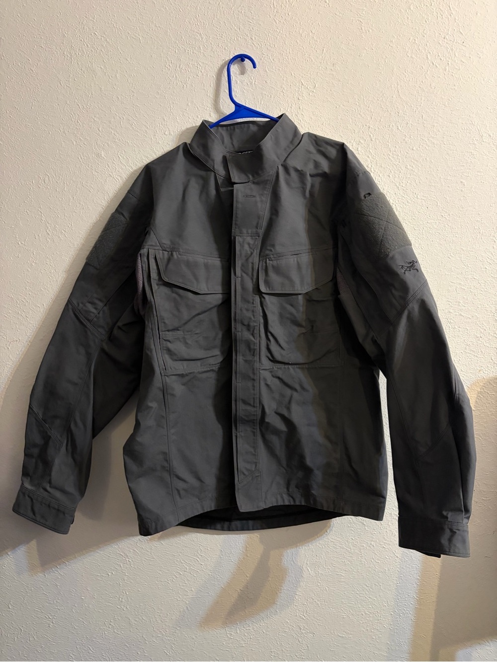Arc'teryx Men's Long Sleeve Jacket - Dark Gray
